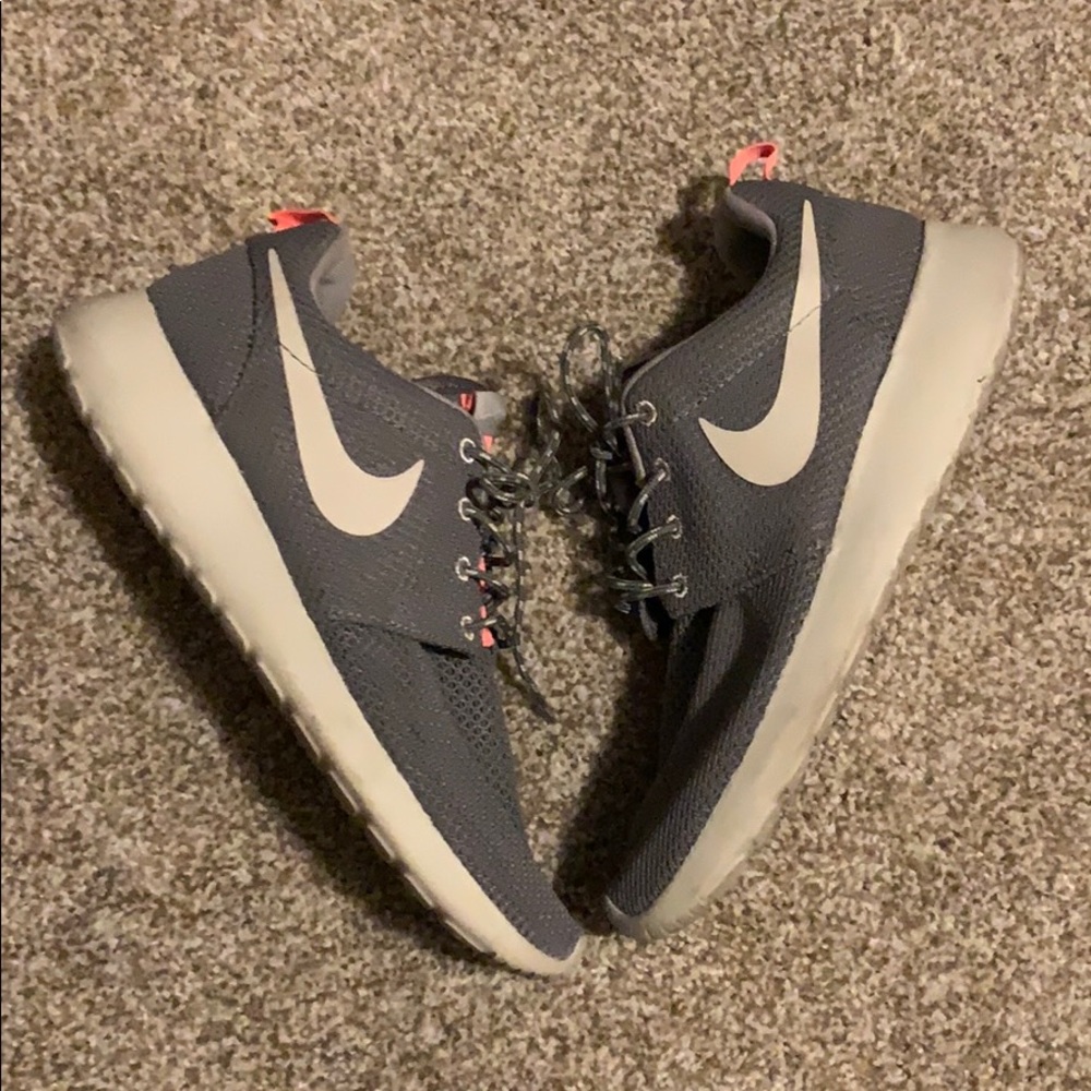 Nike Roshe Run Grey Pink 8W